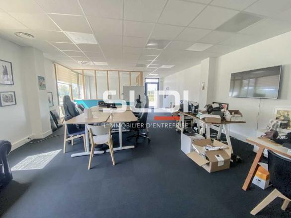 Bureaux A LOUER - SAINT PRIEST - 360 m²