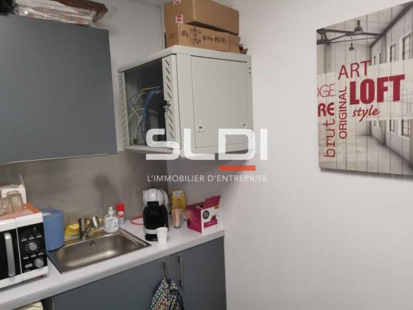 Commerces A VENDRE - SAINT LAURENT DE MURE - 150 m²