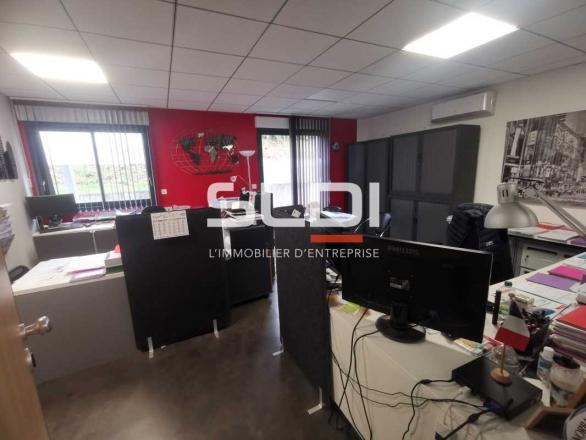 Commerces A VENDRE - SAINT LAURENT DE MURE - 150 m²