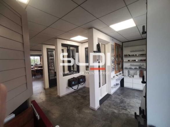 Commerces A VENDRE - SAINT LAURENT DE MURE - 150 m²