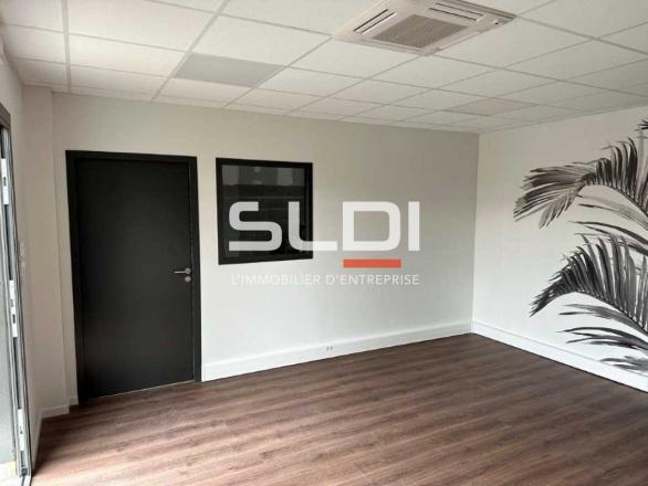 Activités A VENDRE OU A LOUER - BOURGOIN JALLIEU - 234 m² Activités A VENDRE OU A LOUER - BOURGOIN JALLIEU - 234 m²