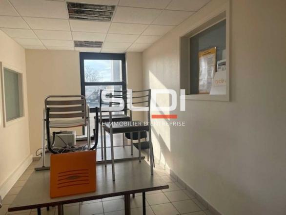 Activités A LOUER - RILLIEUX LA PAPE - 366 m²