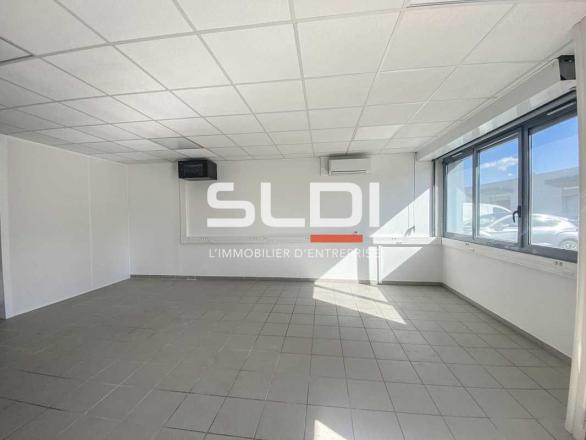 Activités A LOUER - SAINT PRIEST - 670 m²