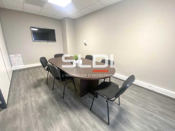 Activités A LOUER - GENAS - 686 m²