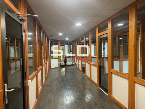 Activités A LOUER - RILLIEUX LA PAPE - 3 200 m²