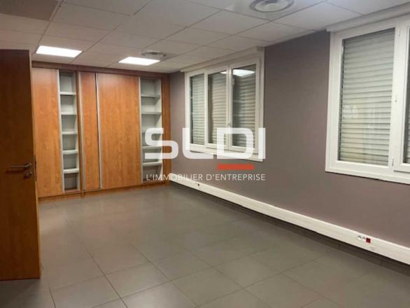 Bureaux A LOUER - RILLIEUX LA PAPE - 799 m²