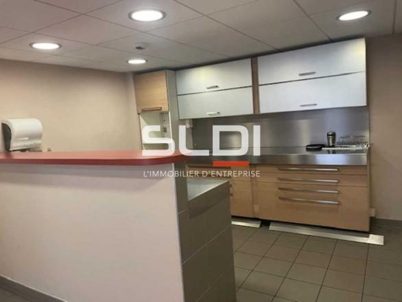 Bureaux A LOUER - RILLIEUX LA PAPE - 799 m² Bureaux A LOUER - RILLIEUX LA PAPE - 799 m²