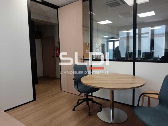 Bureaux A LOUER - VILLEURBANNE - 105 m²