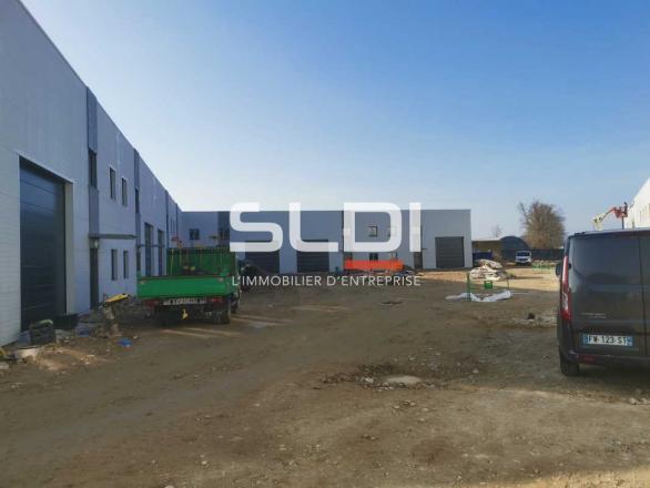 Activités A LOUER - MORESTEL - 2 722 m²