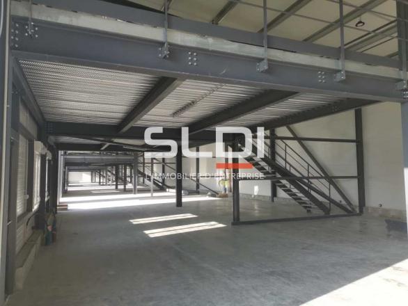 Activités A LOUER - MORESTEL - 2 722 m²