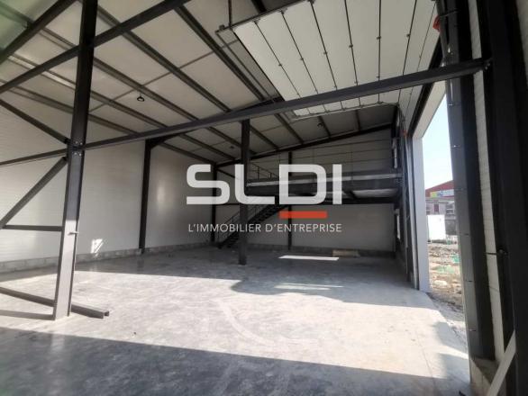 Activités A LOUER - MORESTEL - 2 722 m²