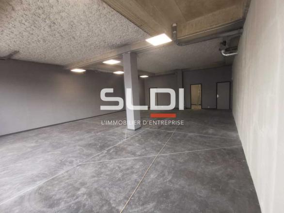 Commerces A LOUER - SAINT LAURENT DE MURE - 121 m²