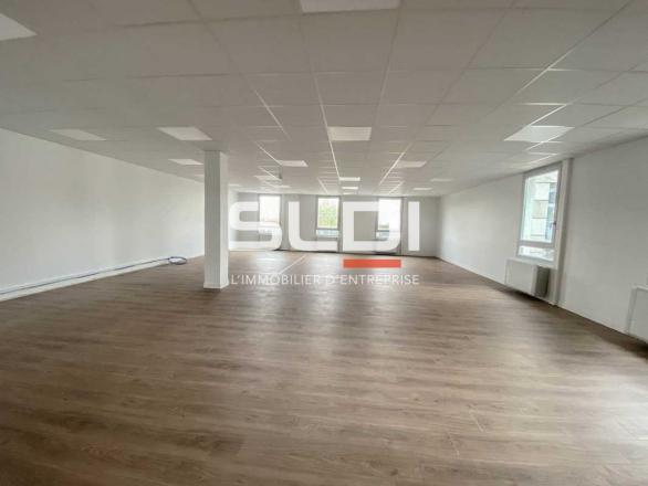 Bureaux A LOUER - BRON - 514 m²