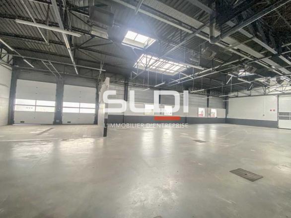 Activités A LOUER - VENISSIEUX - 2 350 m²