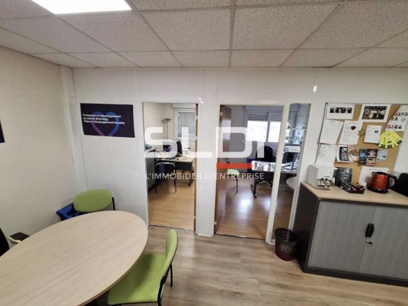 Bureaux A LOUER - CHASSIEU - 210 m²