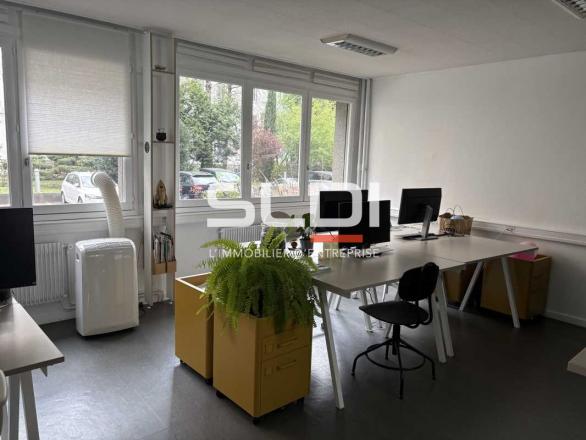 Bureaux A LOUER - LYON - 84 m²