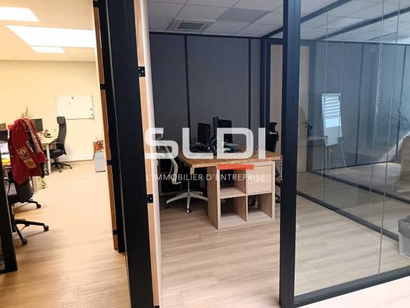 Bureaux A LOUER - VILLEURBANNE - 233 m²