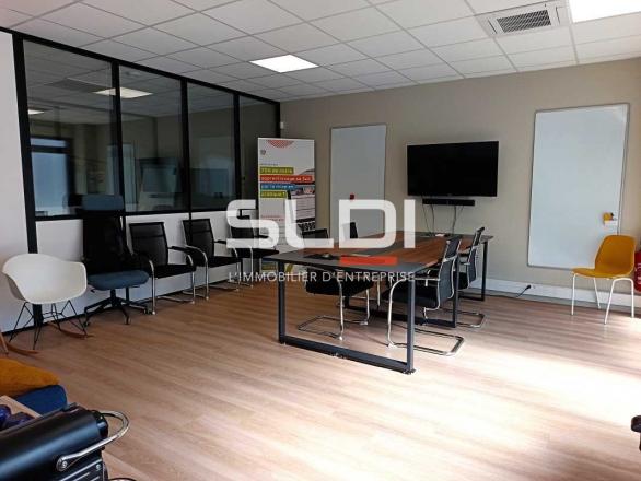 Bureaux A LOUER - VILLEURBANNE - 233 m² Bureaux A LOUER - VILLEURBANNE - 233 m²