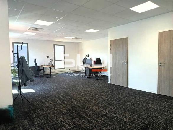 Activités A LOUER - CHASSIEU - 703 m²