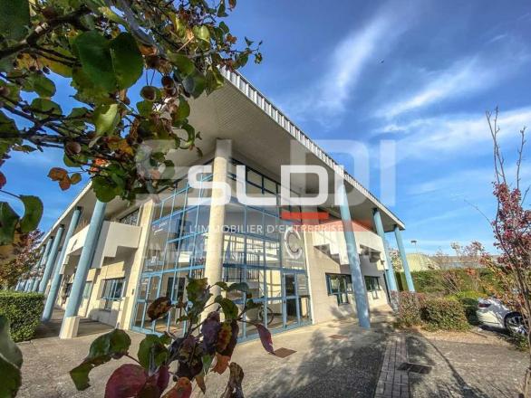 Bureaux A LOUER - BRON - 328 m²