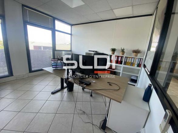 Bureaux A LOUER - BRON - 328 m²