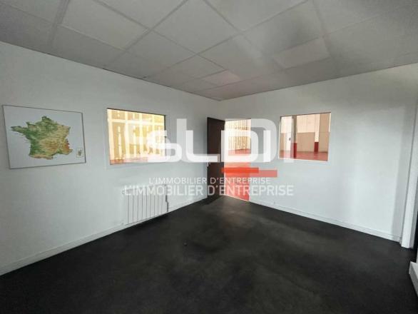 Activités A LOUER - SAINT PRIEST - 1 760 m²