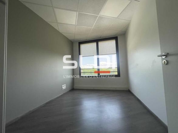 Bureaux A VENDRE - DARDILLY - 205 m²
