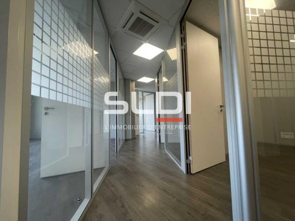 Bureaux A VENDRE - DARDILLY - 205 m²
