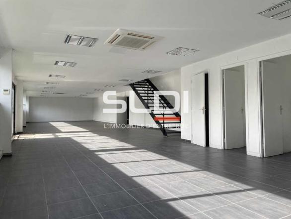 Activités A VENDRE - VENISSIEUX - 4 204 m²