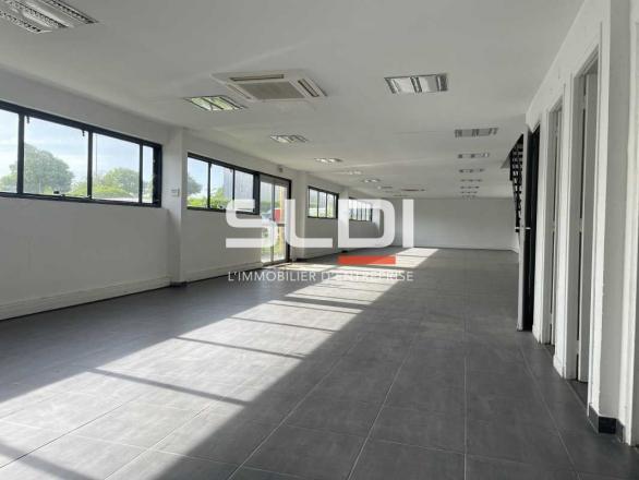 Activités A VENDRE - VENISSIEUX - 4 204 m² Activités A VENDRE - VENISSIEUX - 4 204 m²