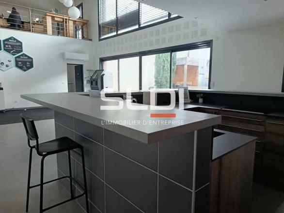 Activités A VENDRE - DECINES CHARPIEU - 1 092 m²