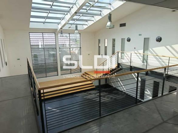 Activités A VENDRE - DECINES CHARPIEU - 2 100 m²