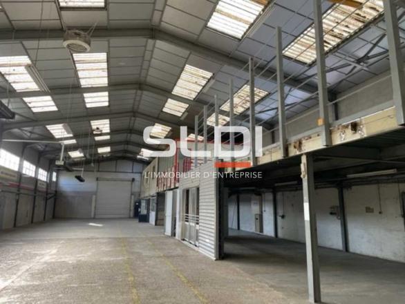 Activités A VENDRE OU A LOUER - RILLIEUX LA PAPE - 405 m²