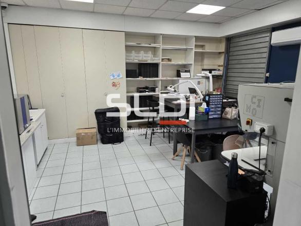 Bureaux A LOUER - SAINT GENIS LAVAL - 88 m²