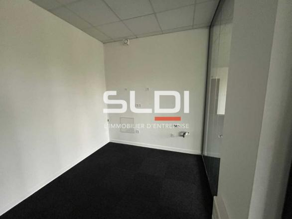Bureaux A VENDRE OU A LOUER - DARDILLY - 235 m²