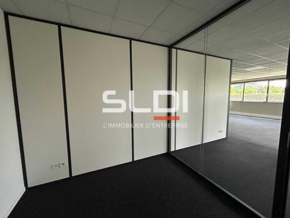 Bureaux A VENDRE OU A LOUER - DARDILLY - 235 m²