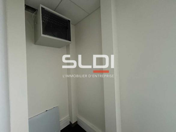 Bureaux A VENDRE OU A LOUER - DARDILLY - 235 m²