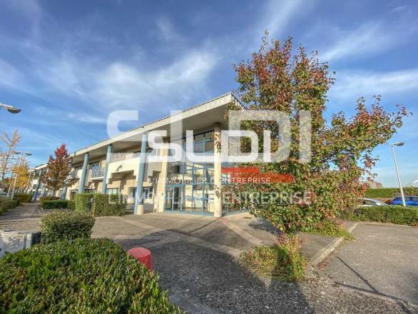Bureaux A VENDRE OU A LOUER - BRON - 153 m²
