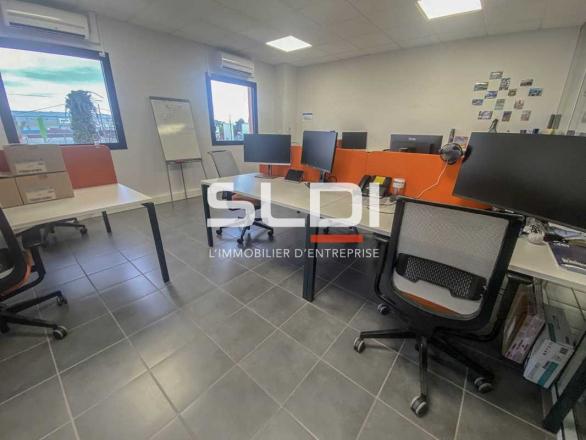Activités A LOUER - SAINT PRIEST - 1 144 m²