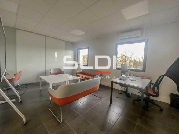 Activités A LOUER - SAINT PRIEST - 1 144 m²