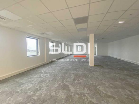 Bureaux A VENDRE OU A LOUER - MONTLUEL - 1 311 m²