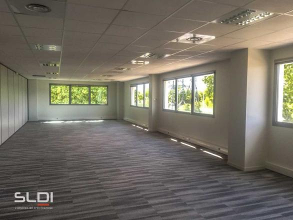 Bureaux A LOUER - SAINT PRIEST - 575 m²