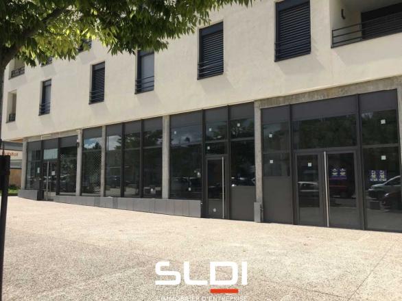 Commerces A VENDRE OU A LOUER - SATHONAY CAMP - 92 m²