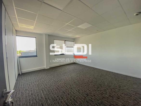 Bureaux A LOUER - MEYZIEU - 242 m²