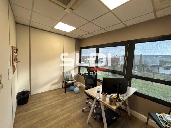 Bureaux A LOUER - LIMAS - 210 m²