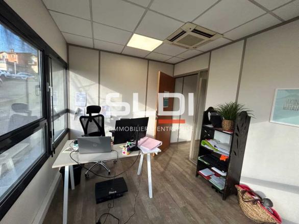 Bureaux A LOUER - LIMAS - 210 m²
