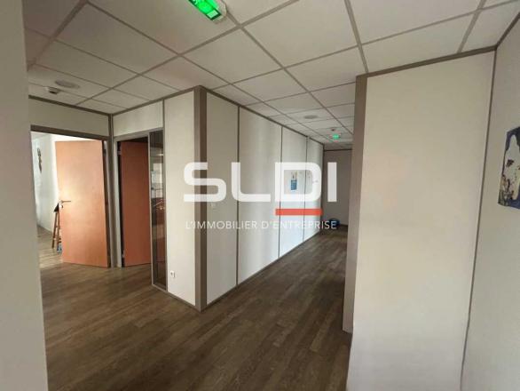 Bureaux A LOUER - LIMAS - 210 m²