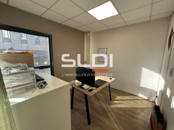 Bureaux A LOUER - LIMAS - 210 m²