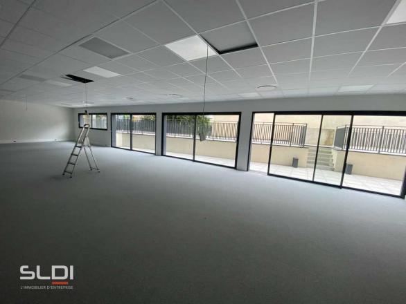 Bureaux A VENDRE - DARDILLY - 419 m²