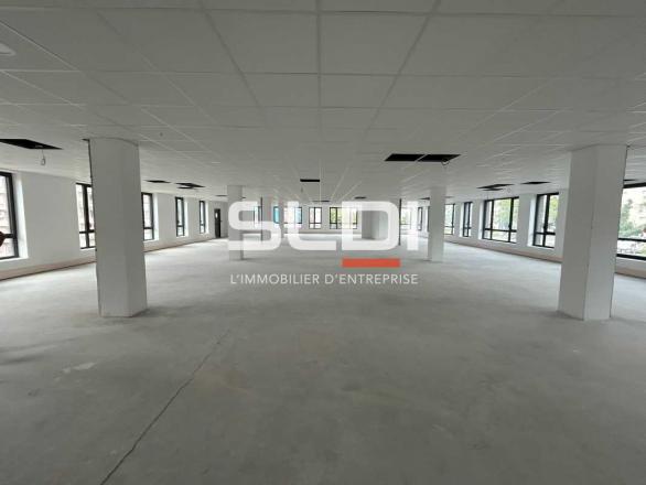 Bureaux A VENDRE OU A LOUER - VENISSIEUX - 700 m²